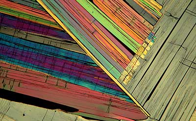 50 kb JPG microphoto of a benzoic acid crystal by Doug Craft