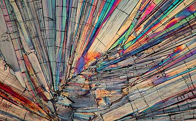 50 kb JPG microphoto of a benzoic acid crystal by Doug Craft