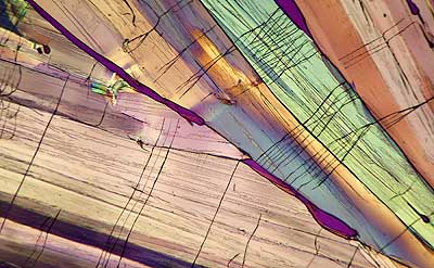 50 kb JPG microphoto of a benzoic acid crystal by Doug Craft